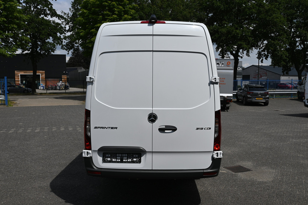 Mercedes-Benz Sprinter 10