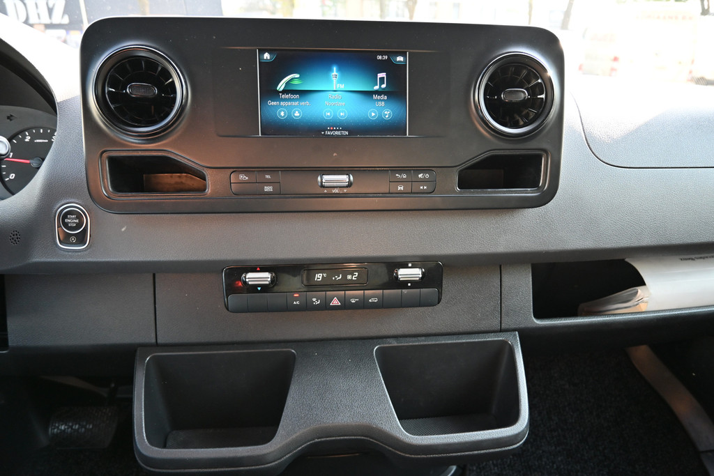 Mercedes-Benz Sprinter 4
