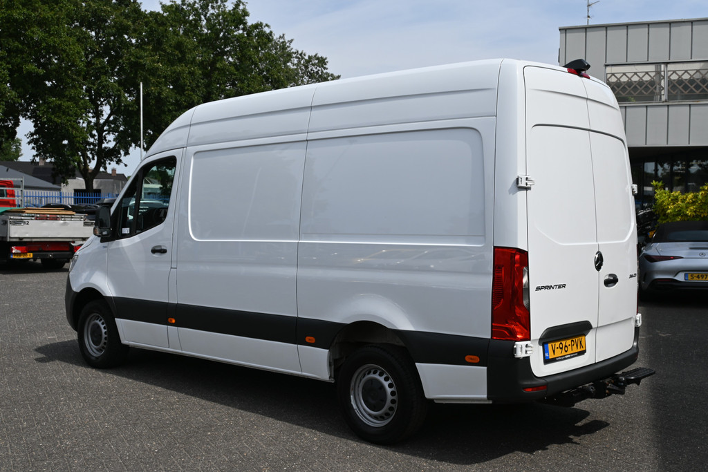 Mercedes-Benz Sprinter 10