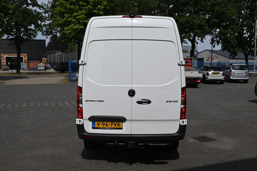 Mercedes-Benz Sprinter 11