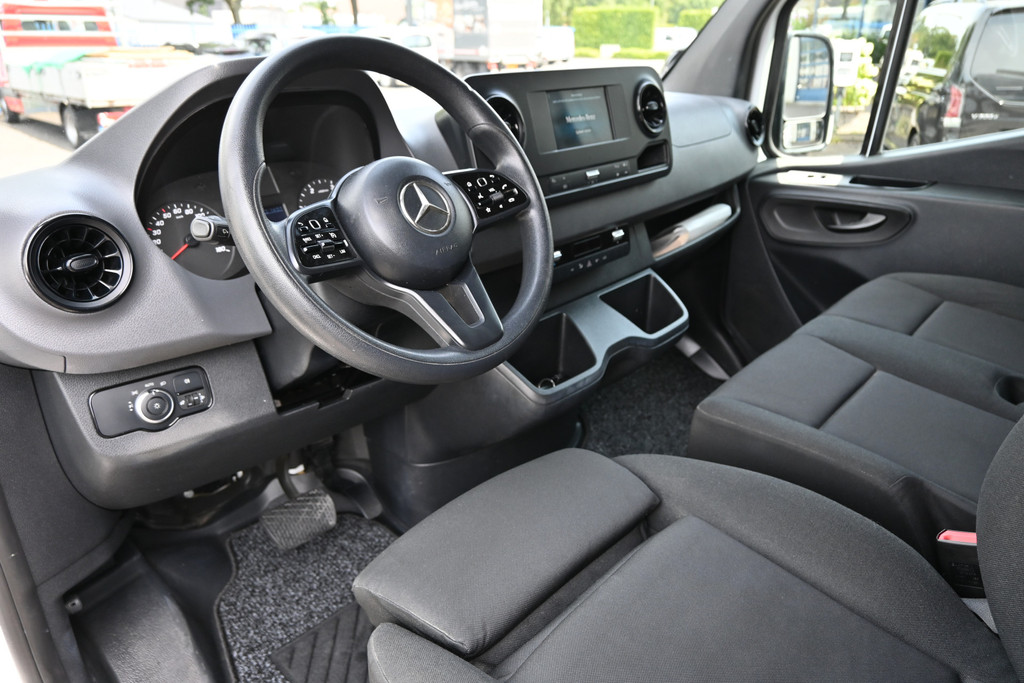 Mercedes-Benz Sprinter 4