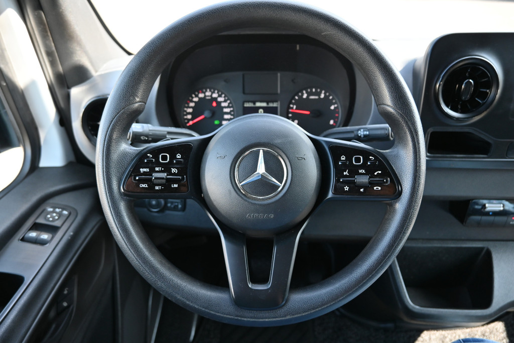 Mercedes-Benz Sprinter 13