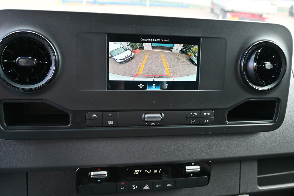 Mercedes-Benz Sprinter 4