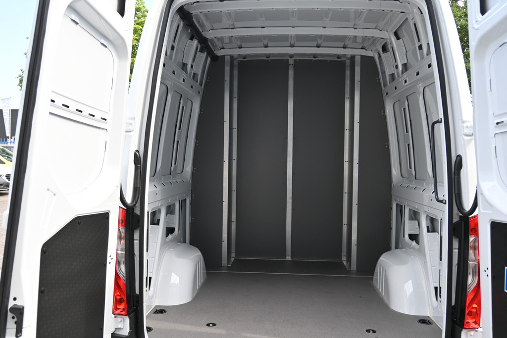 Mercedes-Benz Sprinter 9