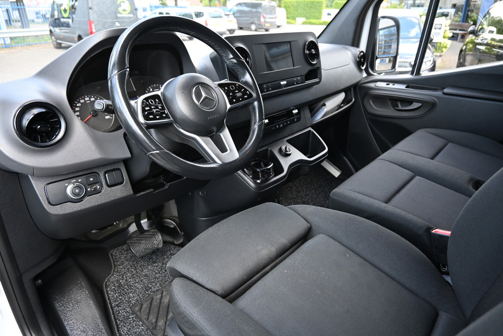 Mercedes-Benz Sprinter 11