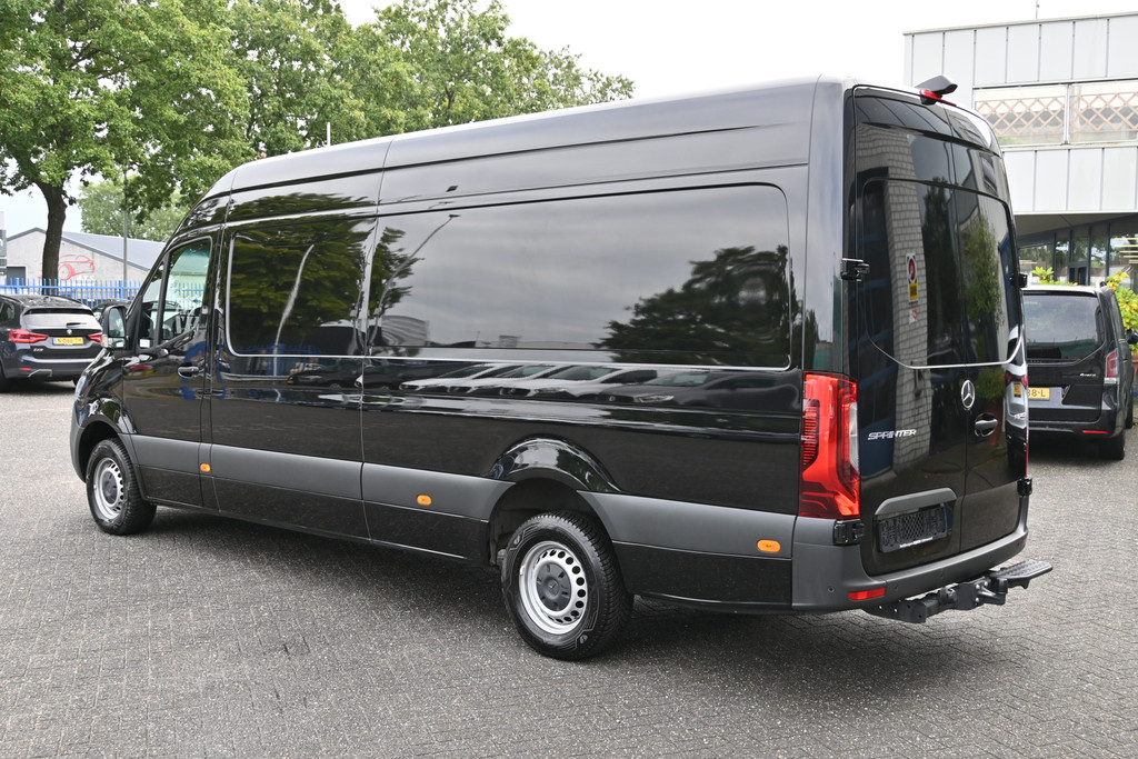 Mercedes-Benz Sprinter 11