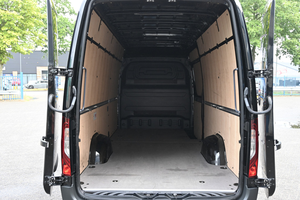 Mercedes-Benz Sprinter 13