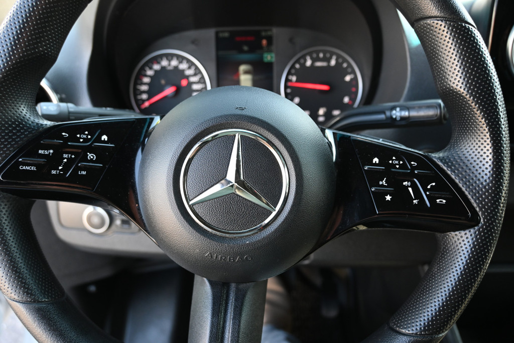 Mercedes-Benz Sprinter 11