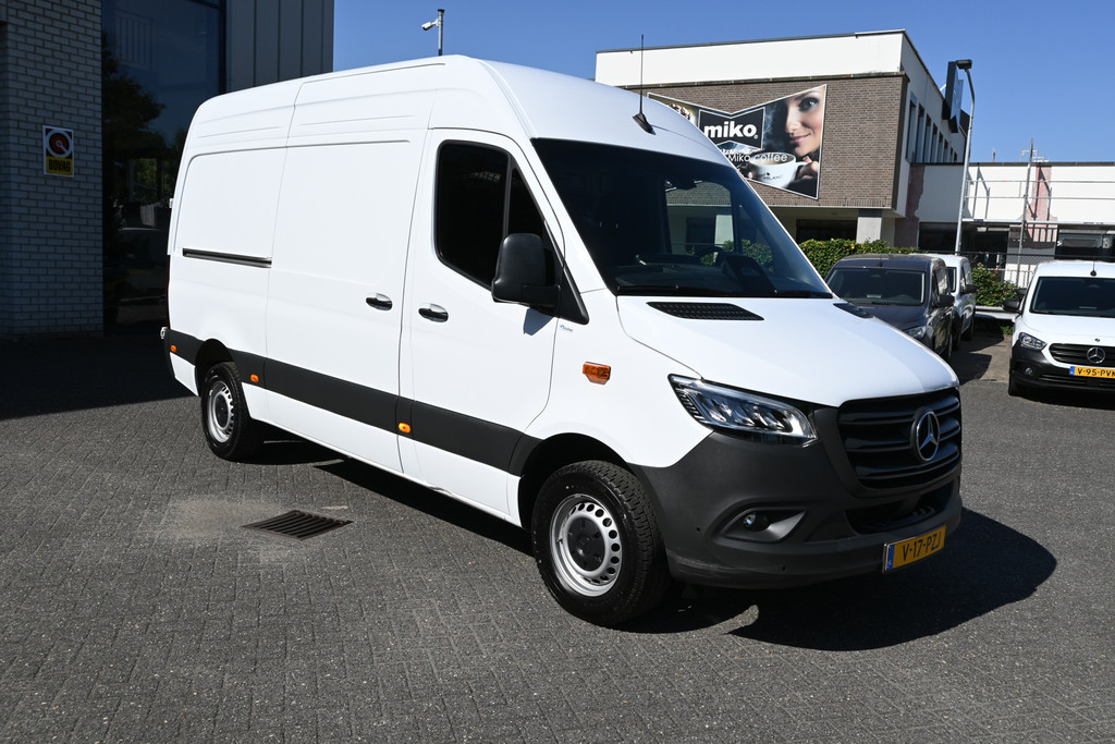 Mercedes-Benz Sprinter 4