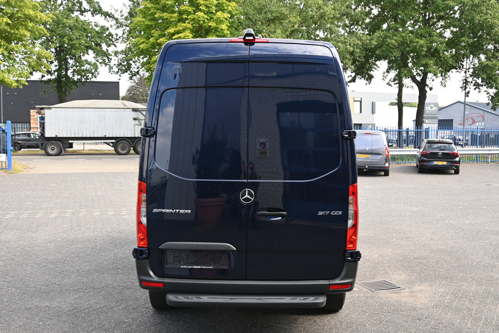 Mercedes-Benz Sprinter 11