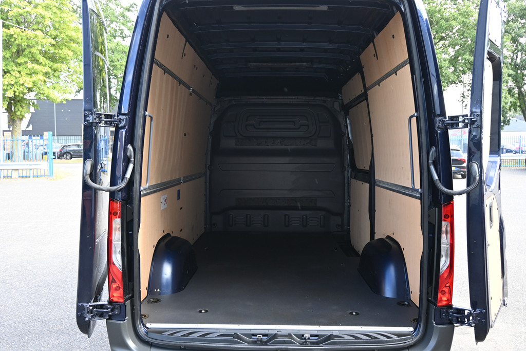 Mercedes-Benz Sprinter 12