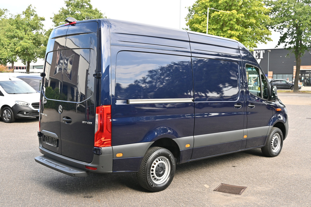 Mercedes-Benz Sprinter 2