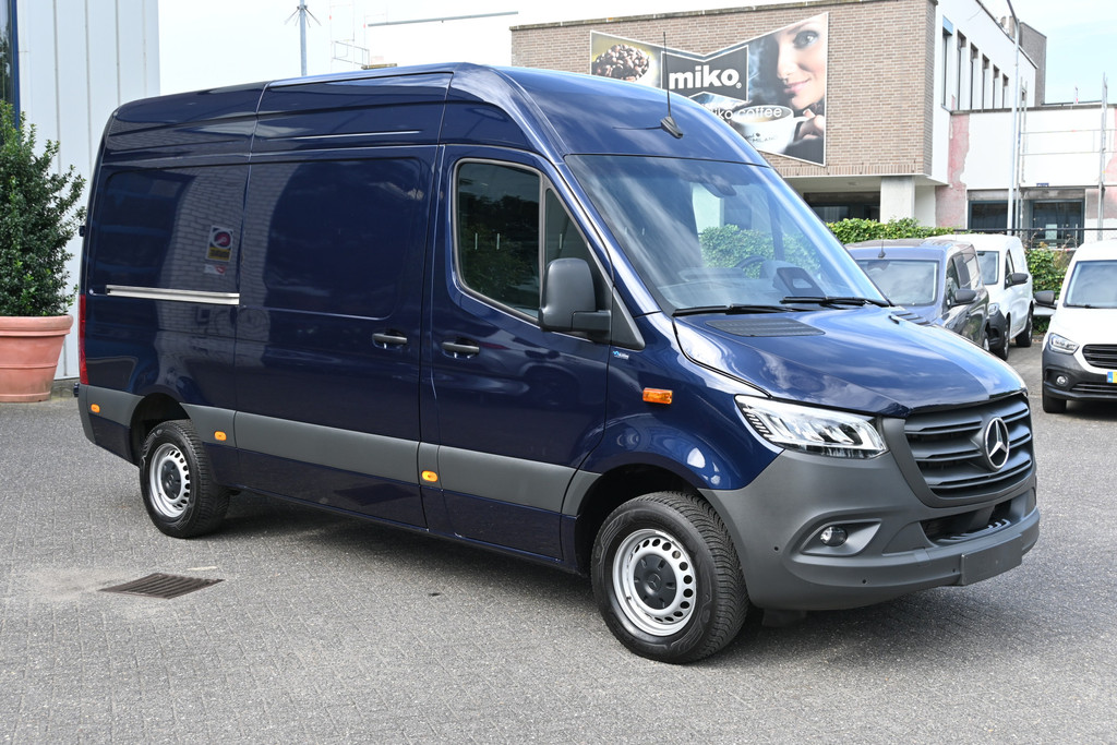 Mercedes-Benz Sprinter 8