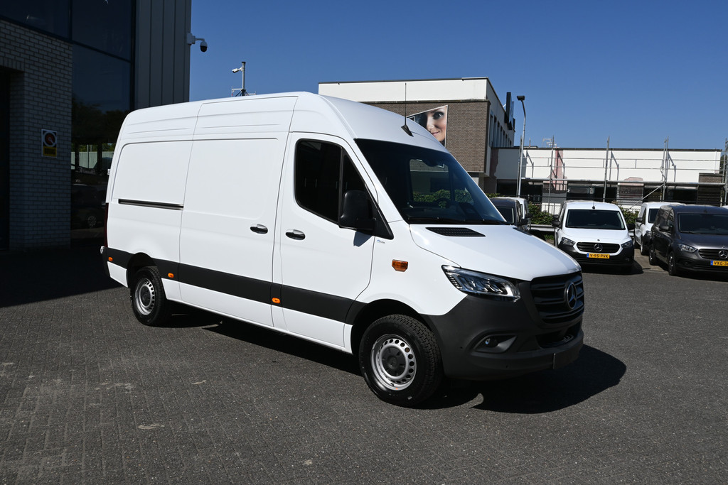 Mercedes-Benz Sprinter 4