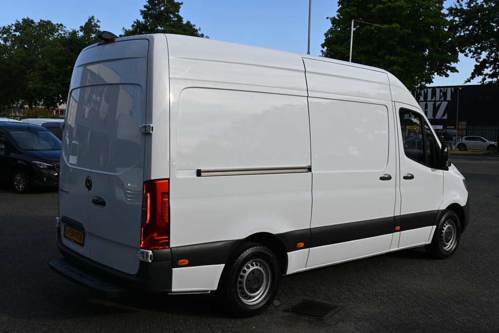 Mercedes-Benz Sprinter 2