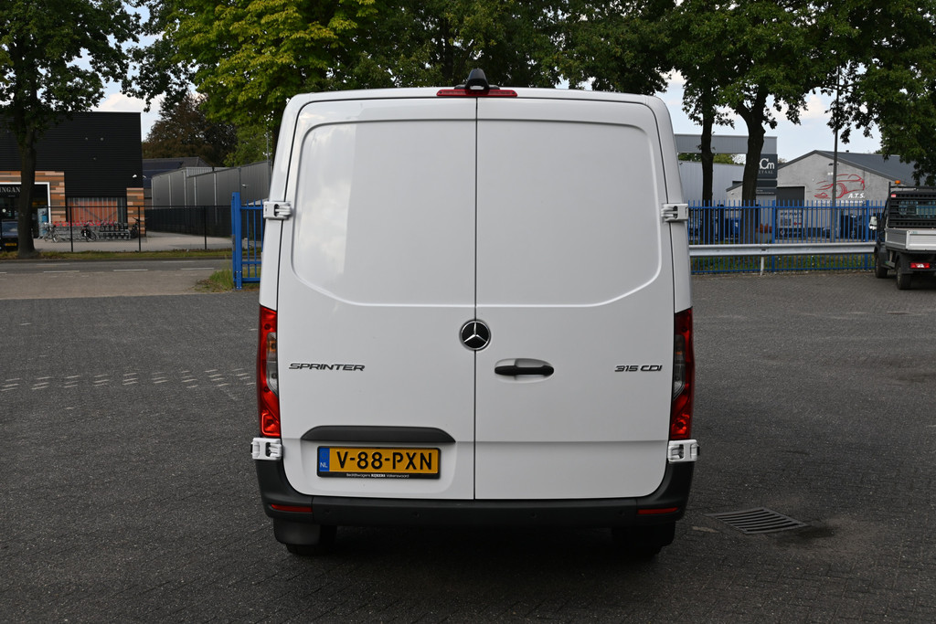 Mercedes-Benz Sprinter 11