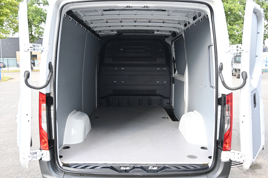 Mercedes-Benz Sprinter 12
