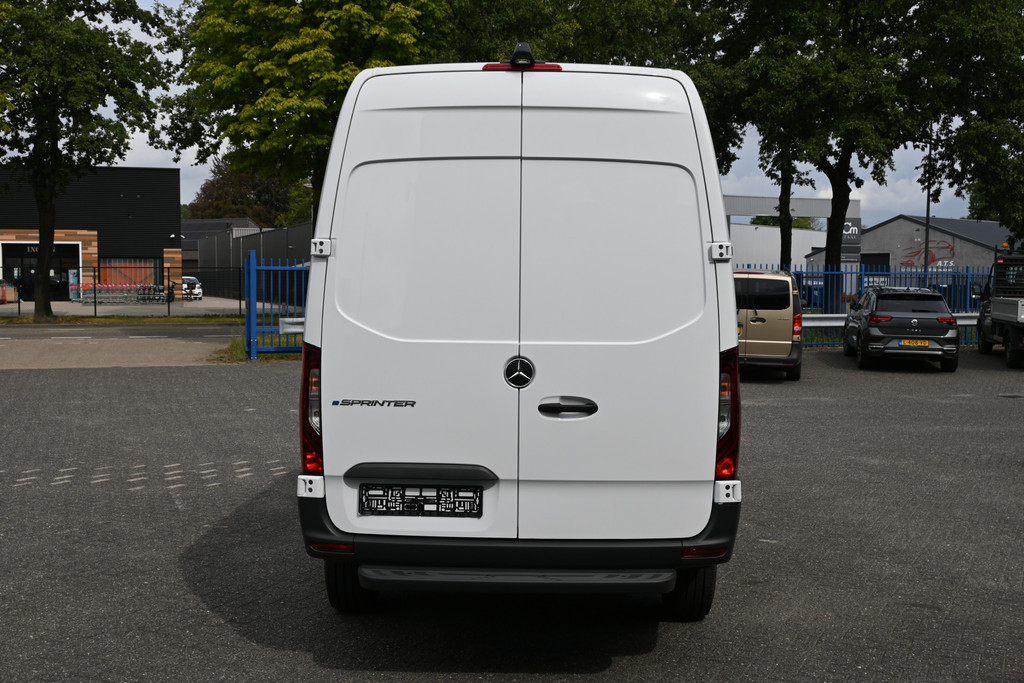 Mercedes-Benz eSprinter 11