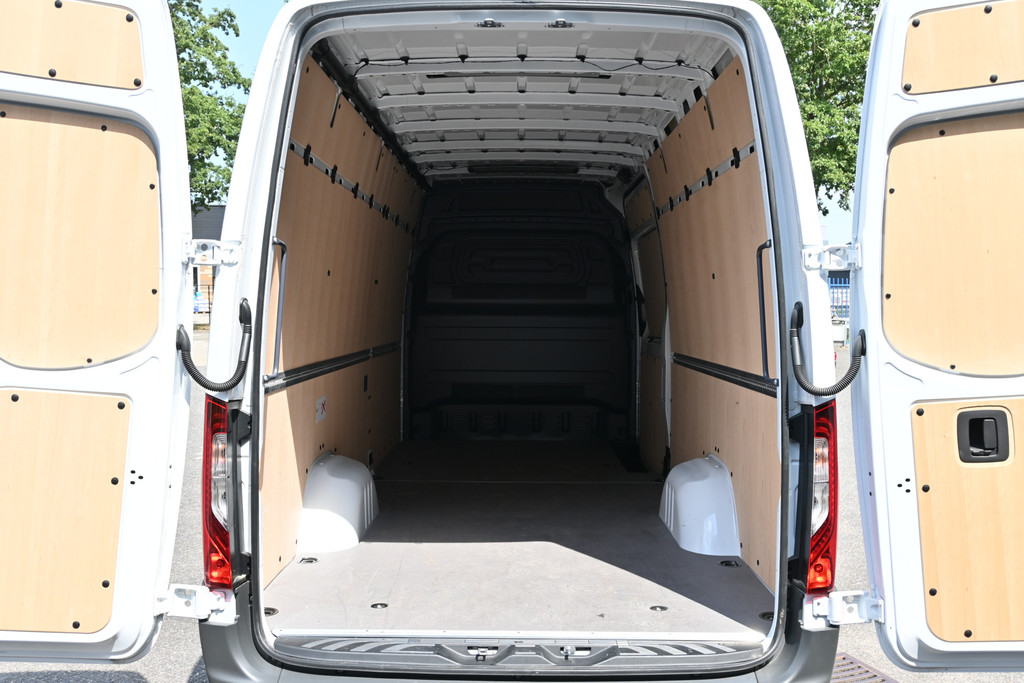 Mercedes-Benz Sprinter 12