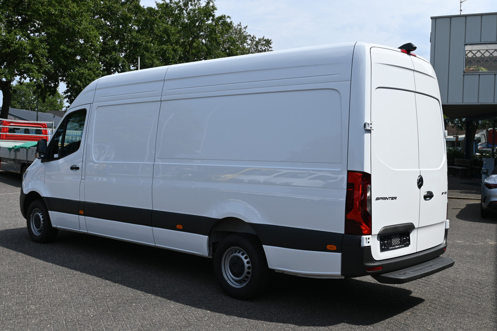 Mercedes-Benz Sprinter 14