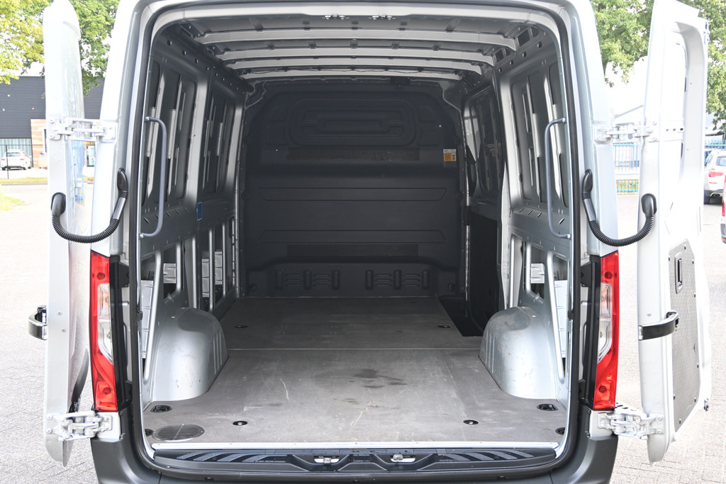 Mercedes-Benz Sprinter 10