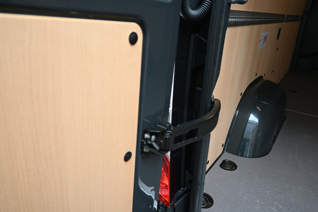 Mercedes-Benz eSprinter 4