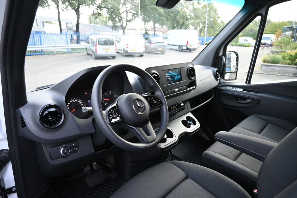 Mercedes-Benz Sprinter 10