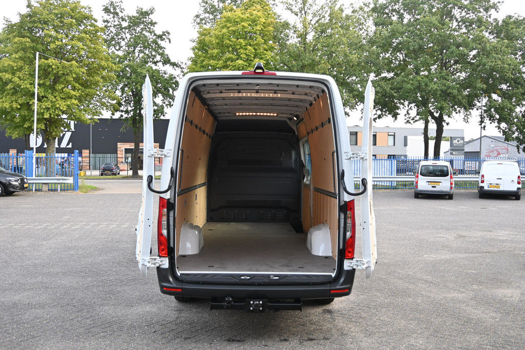 Mercedes-Benz Sprinter 8