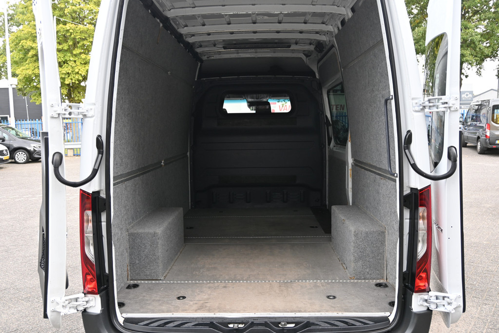 Mercedes-Benz Sprinter 12