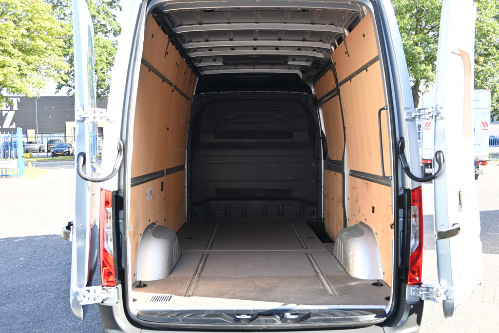 Mercedes-Benz Sprinter 10