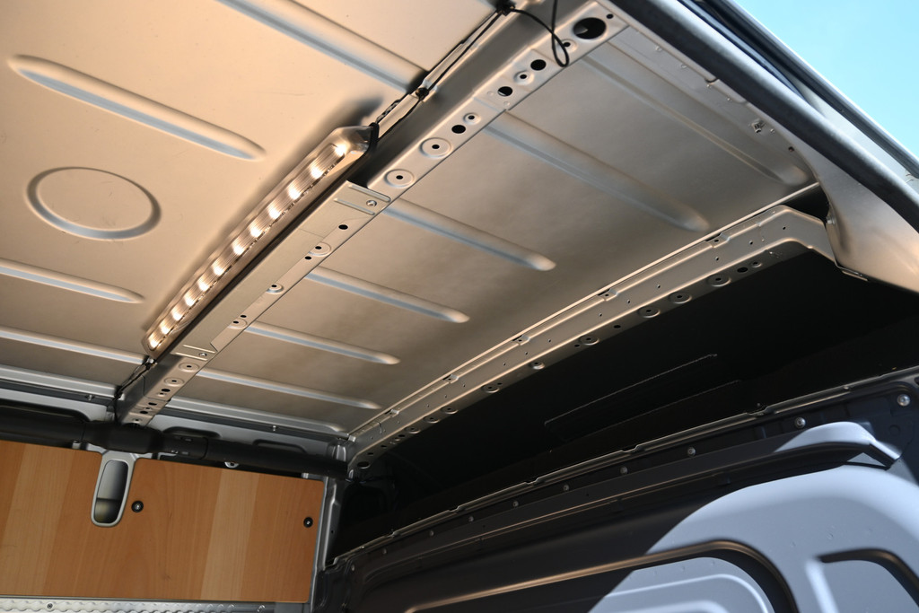 Mercedes-Benz Sprinter 11