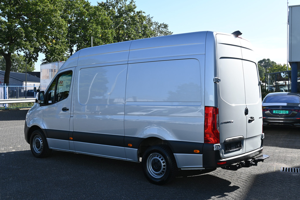 Mercedes-Benz Sprinter 12