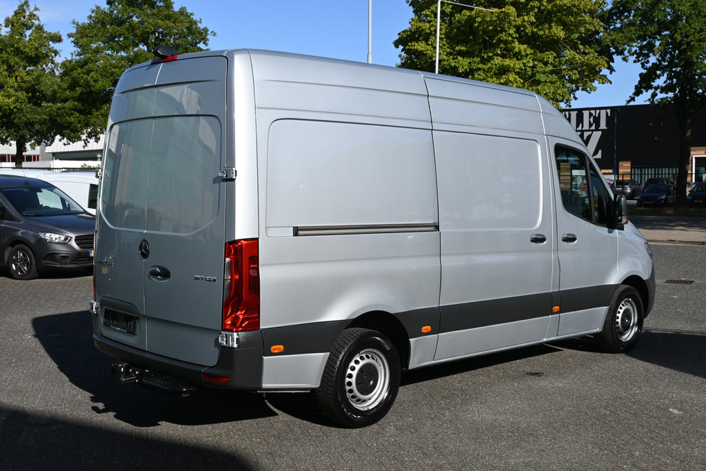 Mercedes-Benz Sprinter 2