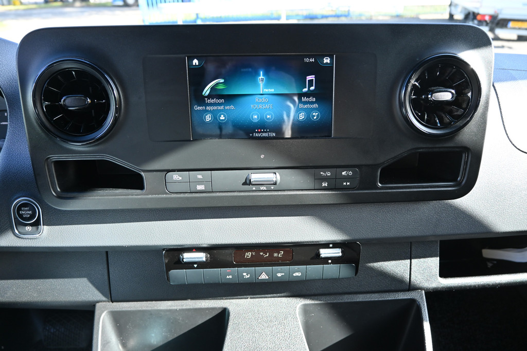 Mercedes-Benz Sprinter 4