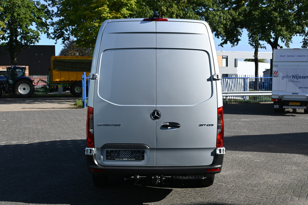 Mercedes-Benz Sprinter 9