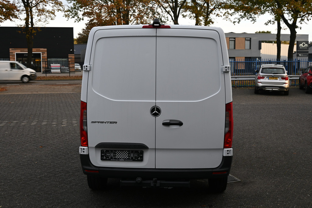 Mercedes-Benz Sprinter 11