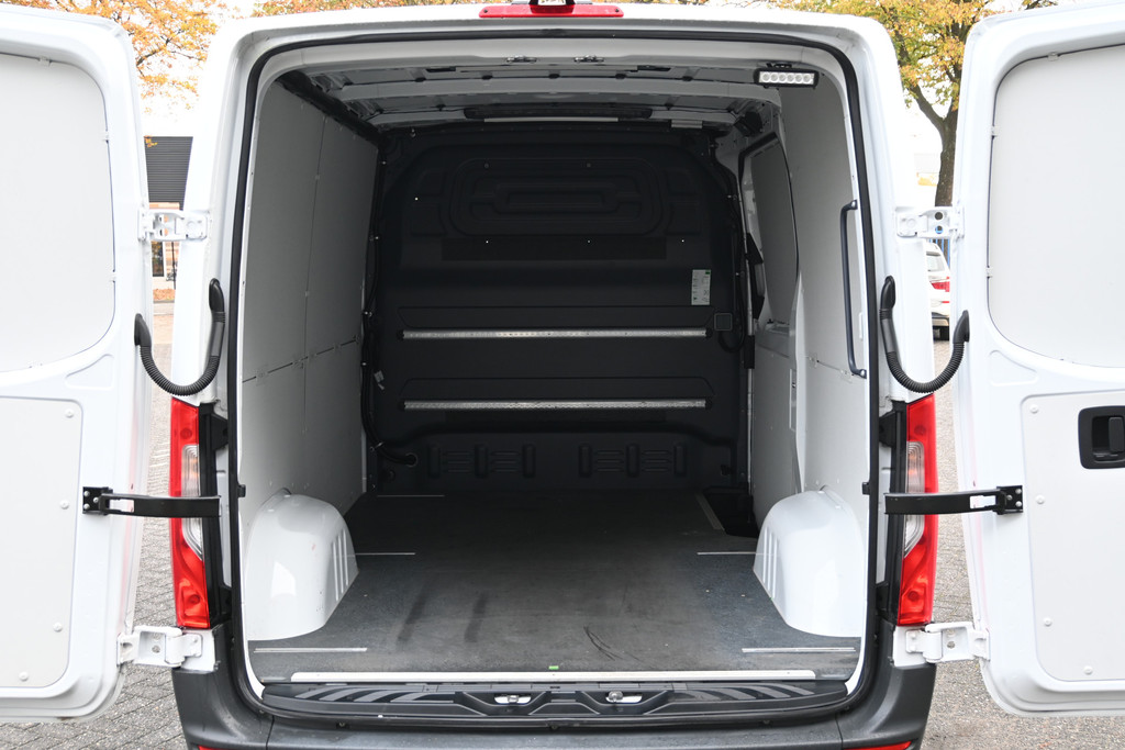 Mercedes-Benz Sprinter 12