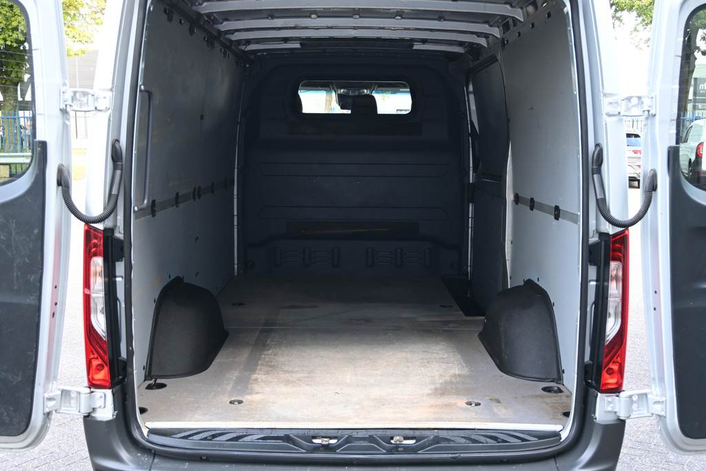 Mercedes-Benz Sprinter 12