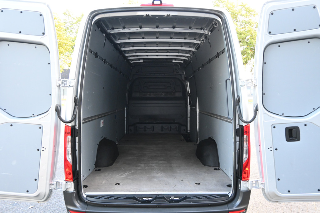 Mercedes-Benz Sprinter 11