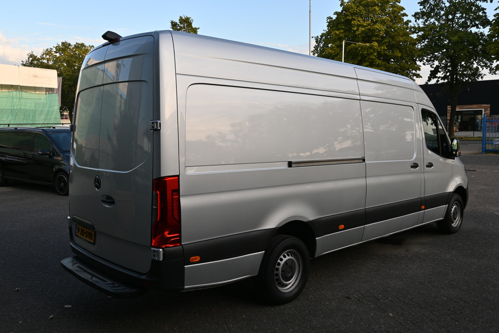 Mercedes-Benz Sprinter 2