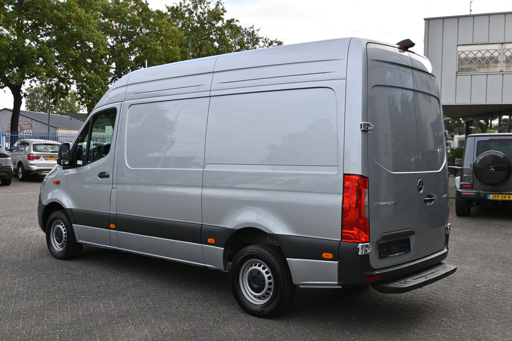 Mercedes-Benz Sprinter 10
