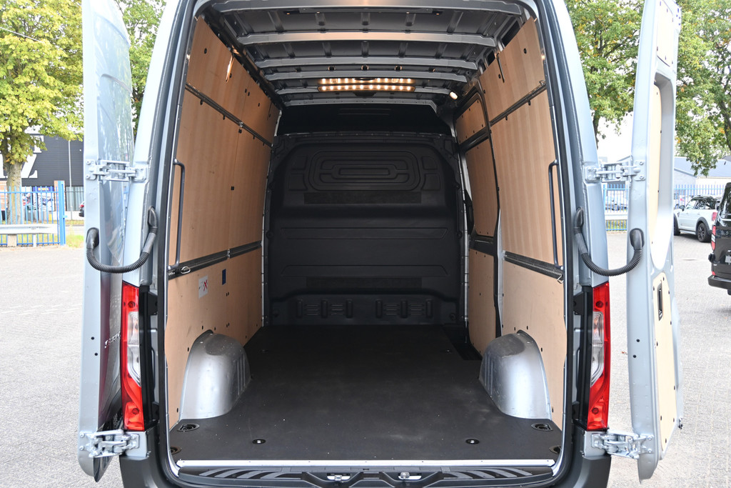 Mercedes-Benz Sprinter 12