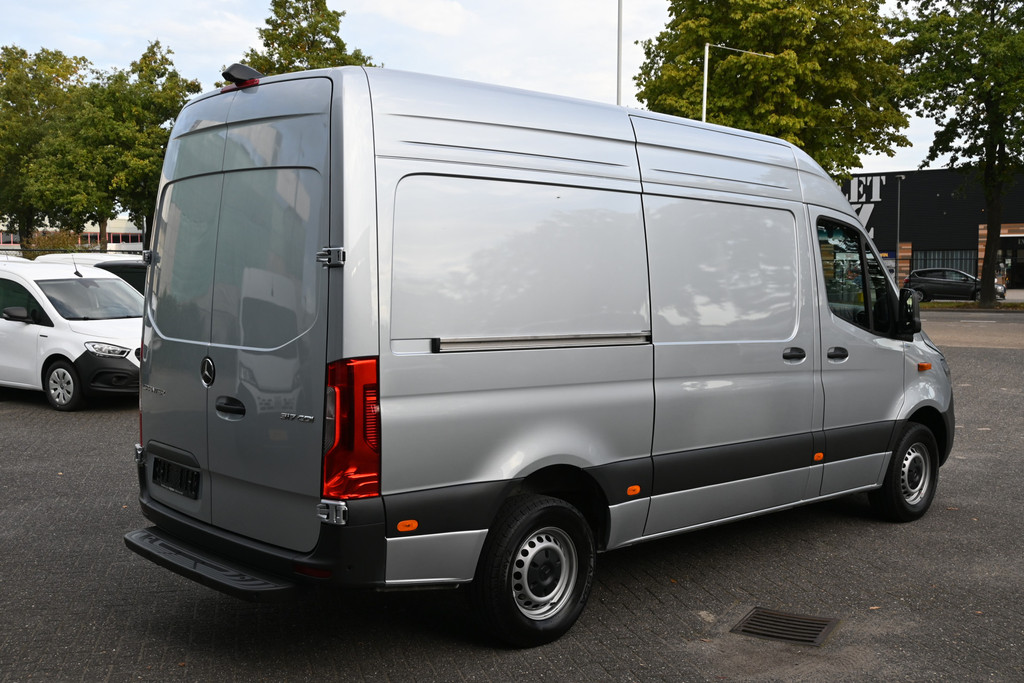 Mercedes-Benz Sprinter 2
