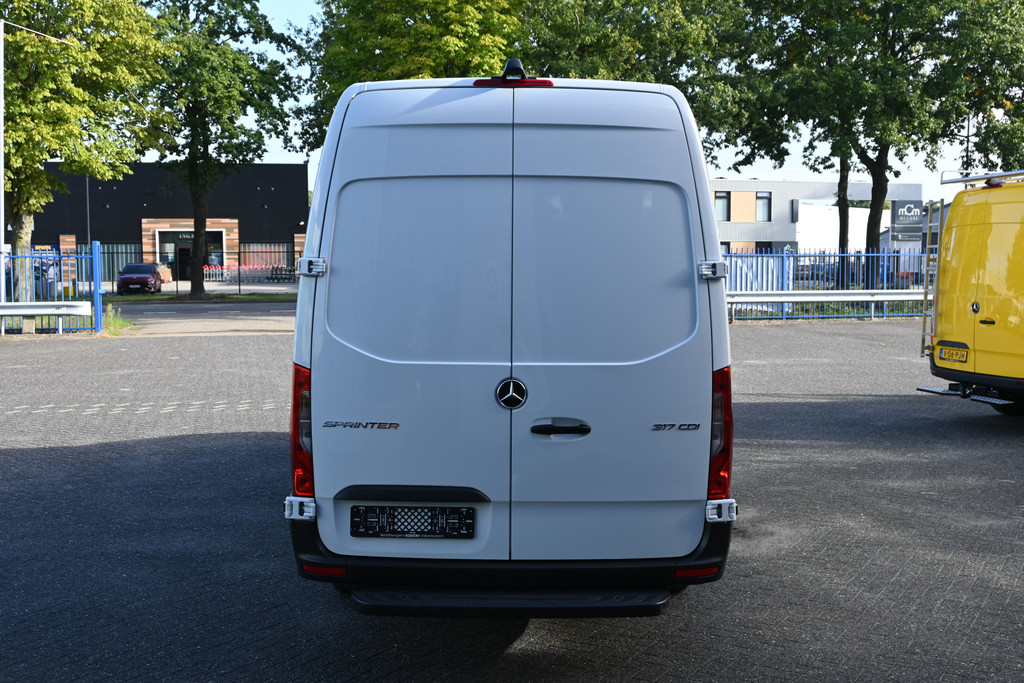 Mercedes-Benz Sprinter 11