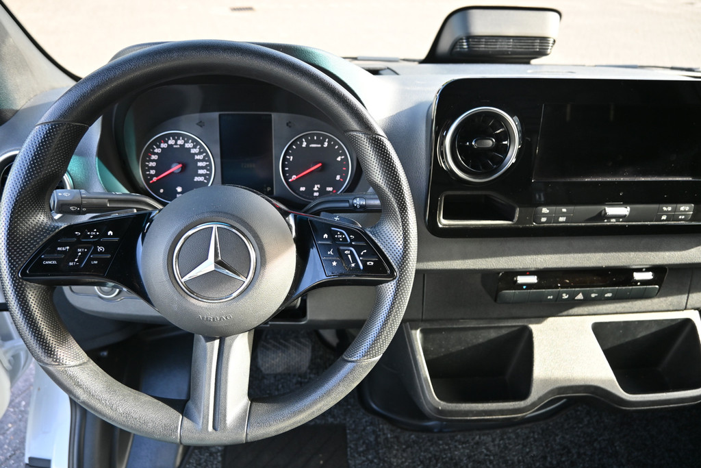 Mercedes-Benz Sprinter 14