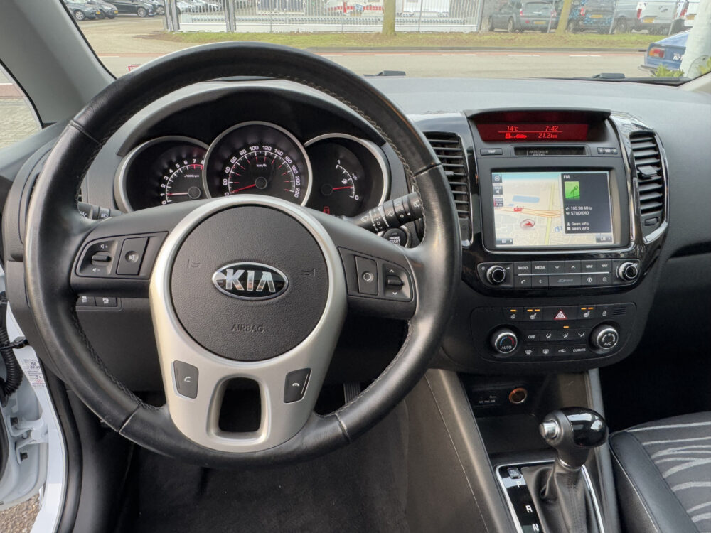 Kia Venga 1.6 CVVT ExecutiveLine //PANO// KEYLESS // STOEL+STUURVERWARMING // CAMERA+SENSOREN // 12