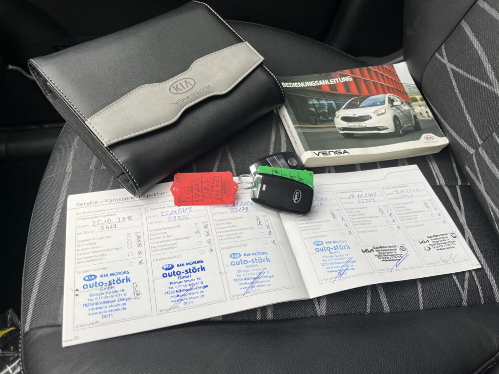 Kia Venga 1.6 CVVT ExecutiveLine //PANO// KEYLESS // STOEL+STUURVERWARMING // CAMERA+SENSOREN // 22