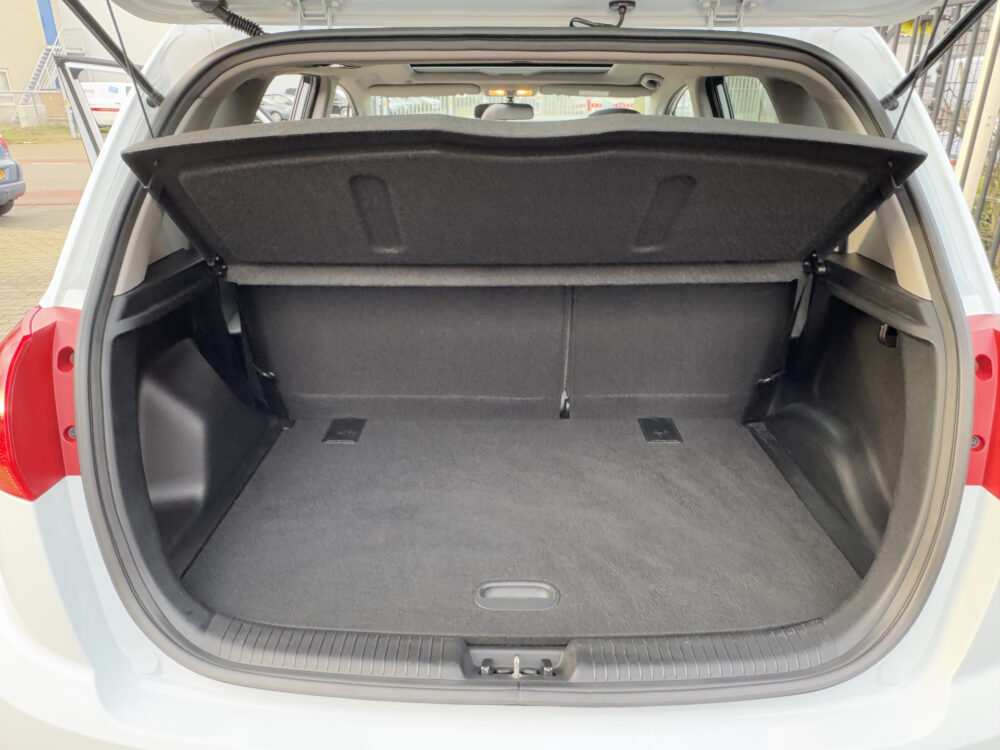 Kia Venga 1.6 CVVT ExecutiveLine //PANO// KEYLESS // STOEL+STUURVERWARMING // CAMERA+SENSOREN // 30