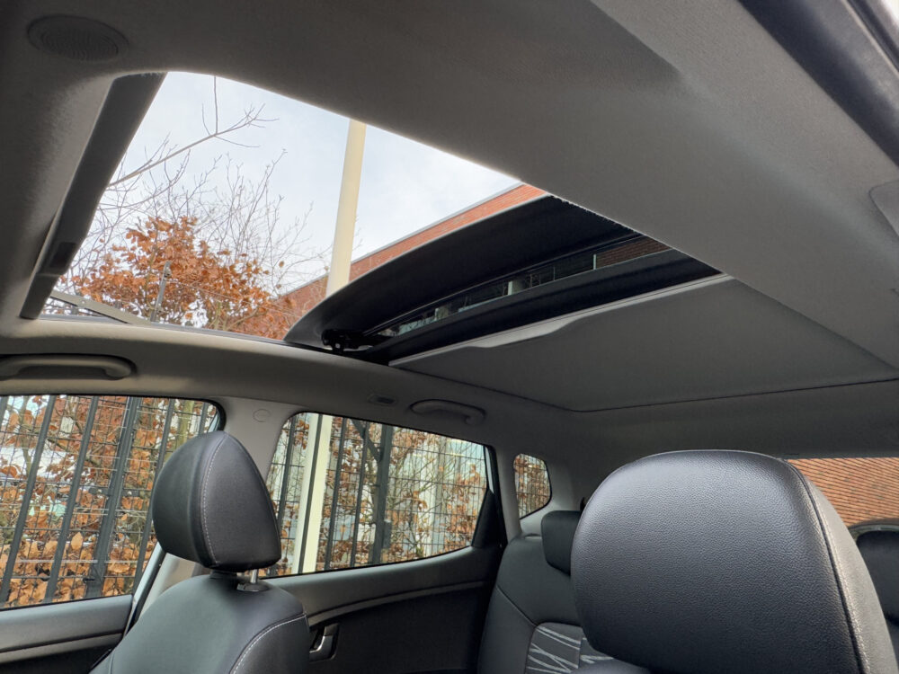 Kia Venga 1.6 CVVT ExecutiveLine //PANO// KEYLESS // STOEL+STUURVERWARMING // CAMERA+SENSOREN // 9