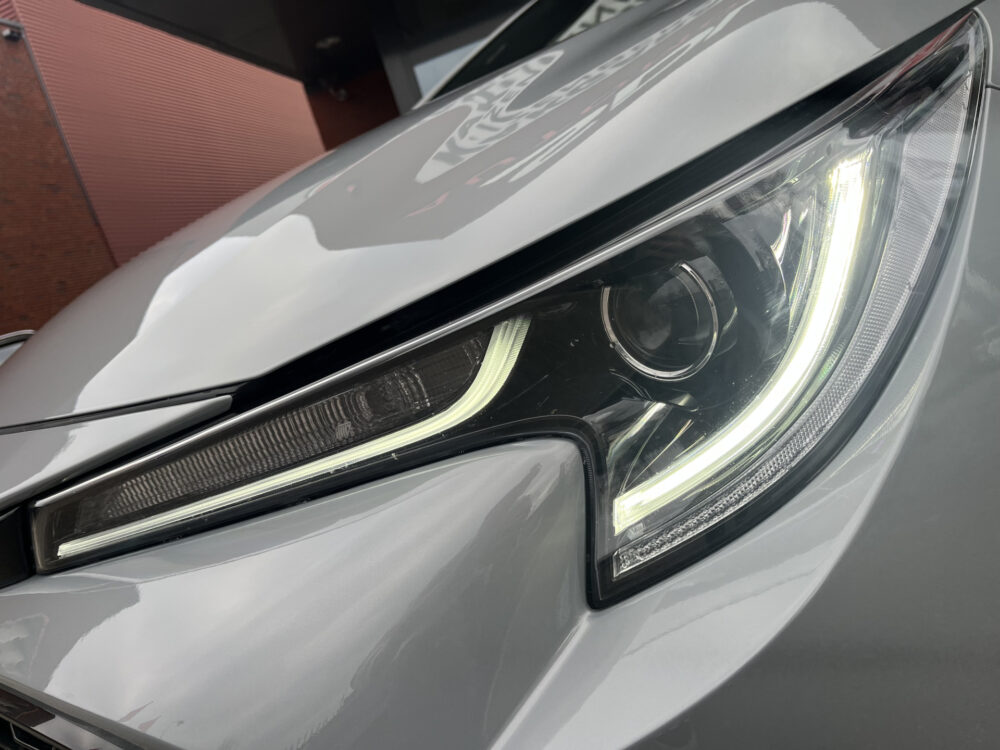 Toyota Corolla 1.8 Hybrid Dynamic // FULL LED // HALF LEDER // ADAPT. CRUISE // KEYLESS // CAMERA // STOELVERWARMING // CARPLAY // 10
